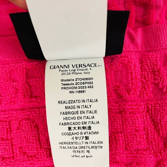 New, authentic Versace, hand towels, 100% cotton, in fuchsia. Made in Italy. - Picture 3 of 5